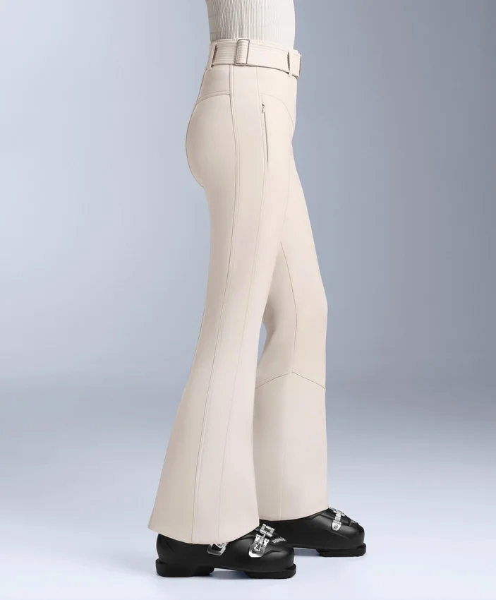 Wasserabweisende, hoch geschnittene Stretch-Skihose mit ausgestelltem Bein Wasserabweisende, hoch geschnittene Stretch-Skihose mit ausgestelltem Bein
