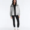 Wasserabweisende Jacke mit Metallic-Effekt Wasserabweisende Jacke mit Metallic-Effekt