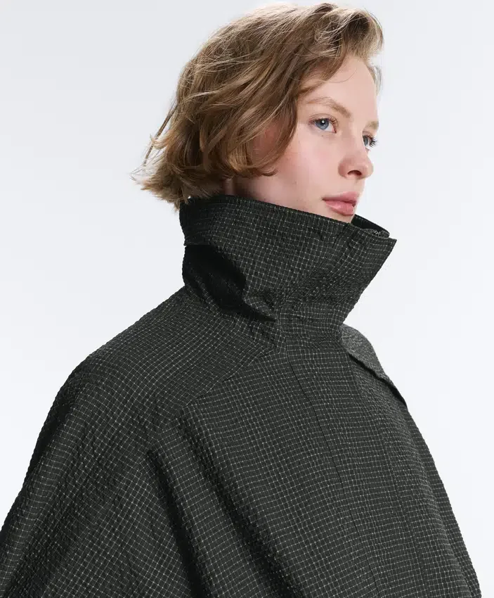 Wasserabweisende Nylon-Jacke im Karomuster Wasserabweisende Nylon-Jacke im Karomuster