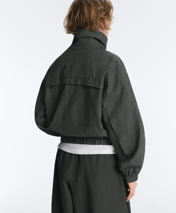 Wasserabweisende Nylon-Jacke im Karomuster Wasserabweisende Nylon-Jacke im Karomuster