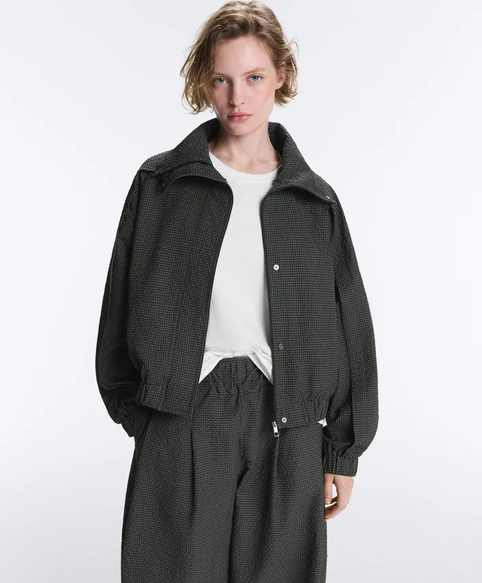 Wasserabweisende Nylon-Jacke im Karomuster Wasserabweisende Nylon-Jacke im Karomuster