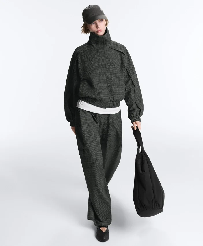 Wasserabweisende Nylon-Jacke im Karomuster Wasserabweisende Nylon-Jacke im Karomuster