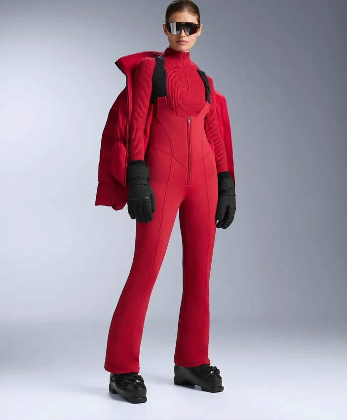 Wasserabweisende Ski-Latzhose mit ausgestelltem Bein Wasserabweisende Ski-Latzhose mit ausgestelltem Bein
