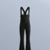 Wasserabweisende Ski-Latzhose mit ausgestelltem Bein Wasserabweisende Ski-Latzhose mit ausgestelltem Bein