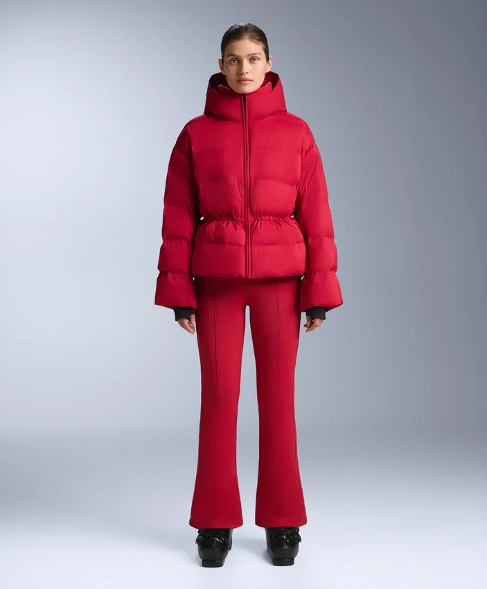 Wasserabweisende Ski-Latzhose mit ausgestelltem Bein Wasserabweisende Ski-Latzhose mit ausgestelltem Bein