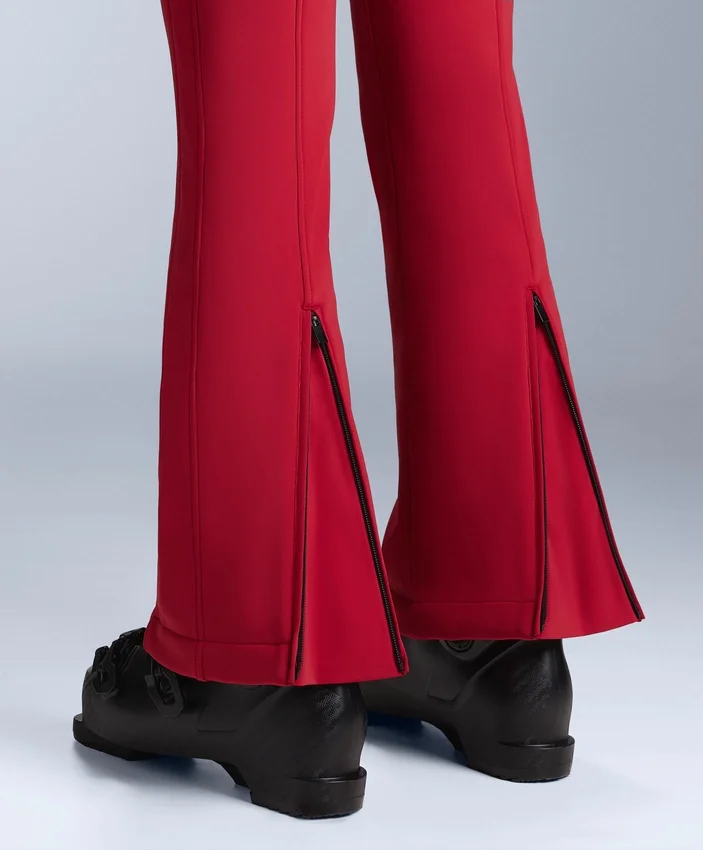 Wasserabweisende Ski-Latzhose mit ausgestelltem Bein Wasserabweisende Ski-Latzhose mit ausgestelltem Bein