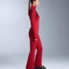 Wasserabweisende Ski-Latzhose mit ausgestelltem Bein Wasserabweisende Ski-Latzhose mit ausgestelltem Bein