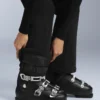 Wasserabweisende Ski-Latzhose mit ausgestelltem Bein Wasserabweisende Ski-Latzhose mit ausgestelltem Bein