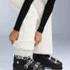 Wasserabweisende Ski-Latzhose mit ausgestelltem Bein Wasserabweisende Ski-Latzhose mit ausgestelltem Bein