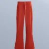 Wasserabweisende Stretch-Skihose mit ausgestelltem Bein Wasserabweisende Stretch-Skihose mit ausgestelltem Bein