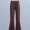 Wasserabweisende Stretch-Skihose mit ausgestelltem Bein Wasserabweisende Stretch-Skihose mit ausgestelltem Bein