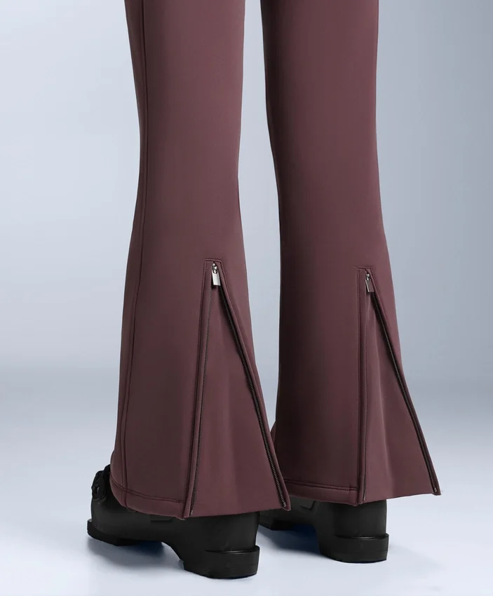 Wasserabweisende Stretch-Skihose mit ausgestelltem Bein Wasserabweisende Stretch-Skihose mit ausgestelltem Bein