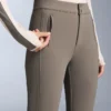 Wasserabweisende Stretch-Skihose mit ausgestelltem Bein Wasserabweisende Stretch-Skihose mit ausgestelltem Bein