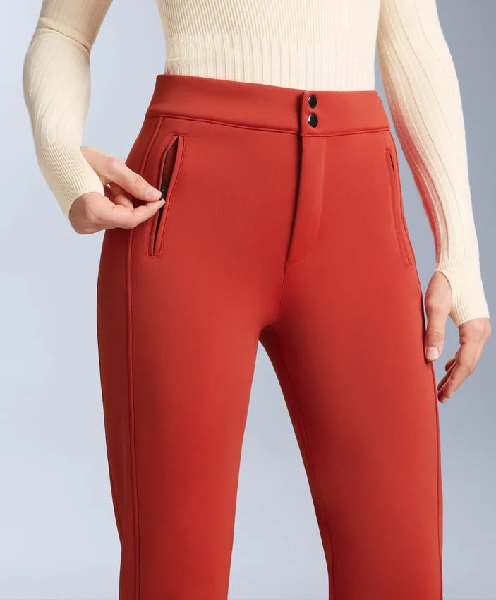 Wasserabweisende Stretch-Skihose mit ausgestelltem Bein Wasserabweisende Stretch-Skihose mit ausgestelltem Bein