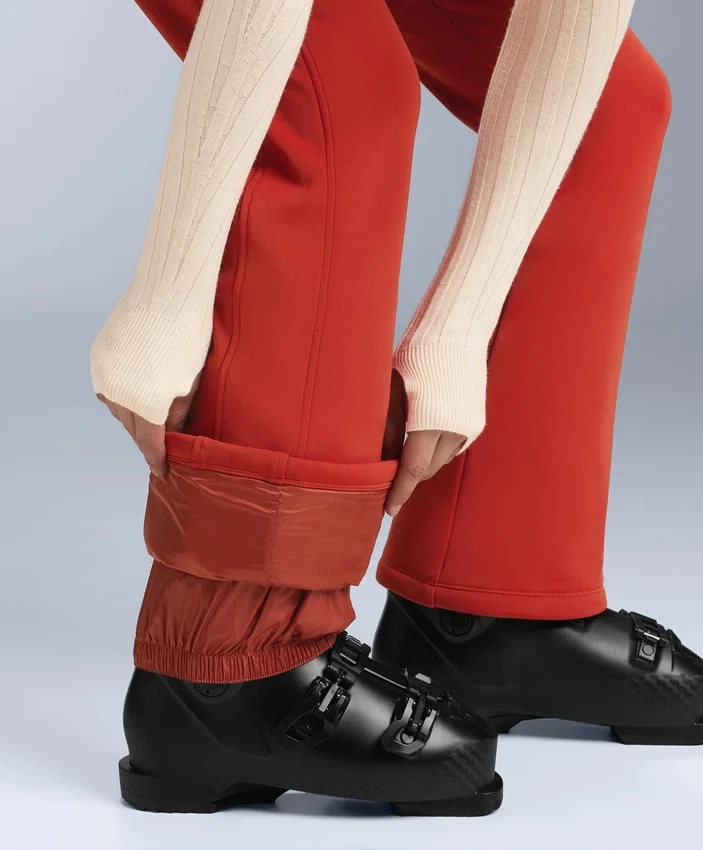 Wasserabweisende Stretch-Skihose mit ausgestelltem Bein Wasserabweisende Stretch-Skihose mit ausgestelltem Bein