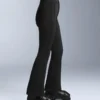 Wasserabweisende Stretch-Skihose mit ausgestelltem Bein Wasserabweisende Stretch-Skihose mit ausgestelltem Bein