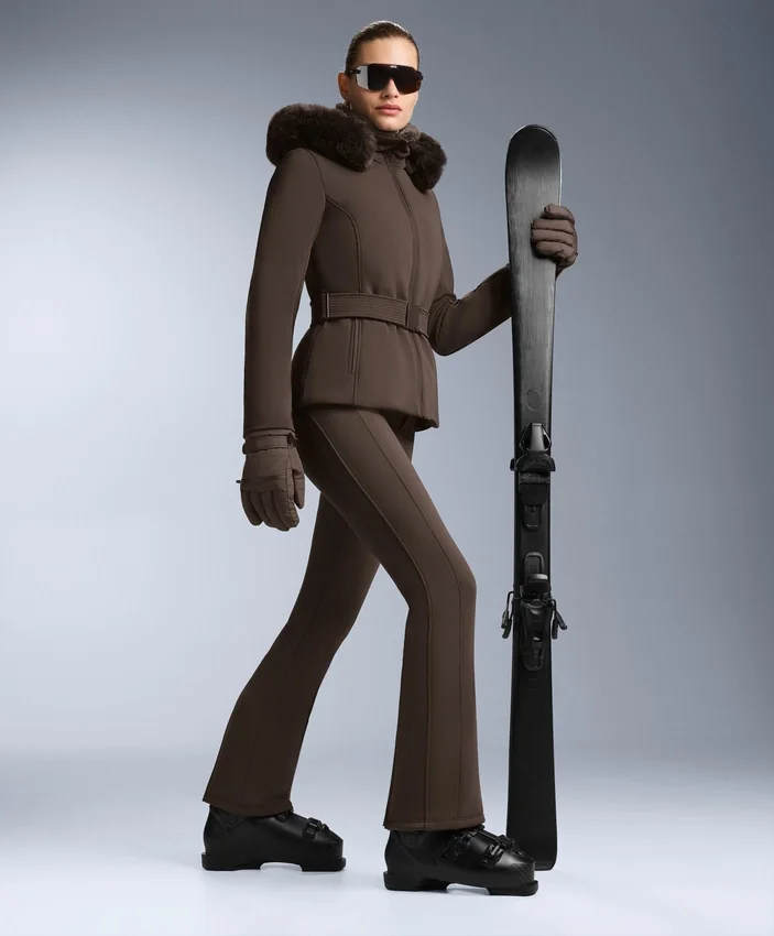 Wasserabweisende Stretch-Skihose mit ausgestelltem Bein Wasserabweisende Stretch-Skihose mit ausgestelltem Bein