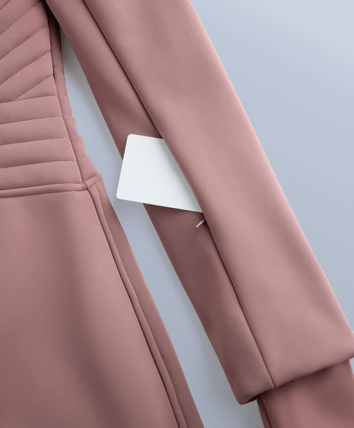 Wasserabweisender, figurbetonter Stretch-Jumpsuit für Skifahren Wasserabweisender, figurbetonter Stretch-Jumpsuit für Skifahren