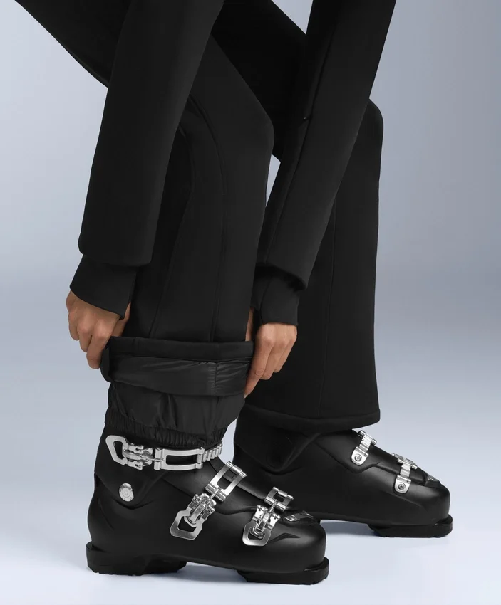 Wasserabweisender, figurbetonter Stretch-Jumpsuit für Skifahren Wasserabweisender, figurbetonter Stretch-Jumpsuit für Skifahren