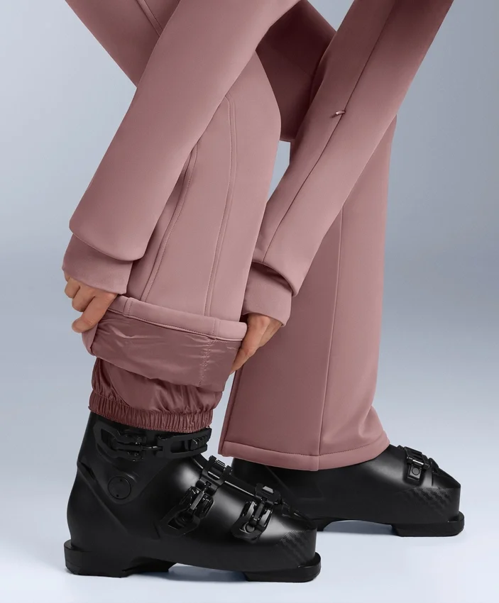 Wasserabweisender, figurbetonter Stretch-Jumpsuit für Skifahren Wasserabweisender, figurbetonter Stretch-Jumpsuit für Skifahren