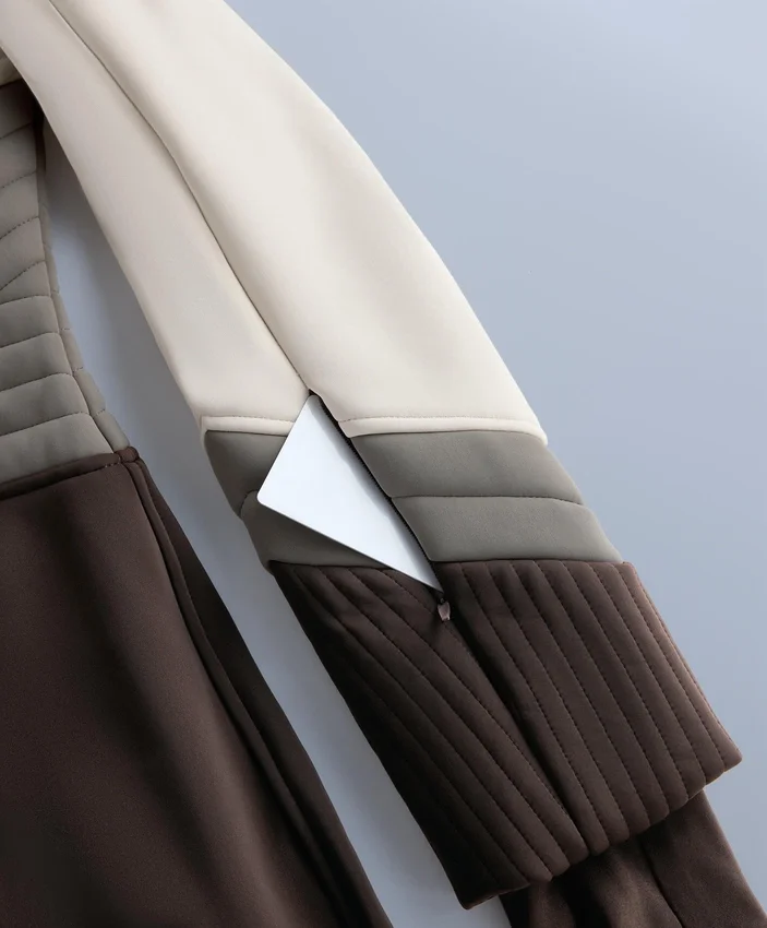 Super-taillierte, wasserabweisende Primaloft®-Skijacke im Colour-Block-Design Super-taillierte, wasserabweisende Primaloft®-Skijacke im Colour-Block-Design