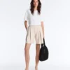Weit geschnittene, gestreifte Bermudashorts mit Falten