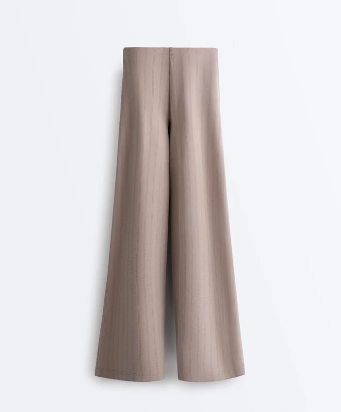 Weit geschnittene, gestreifte Hose aus Soft Touch-Modal Weit geschnittene, gestreifte Hose aus Soft Touch-Modal