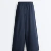 Weit geschnittene Hose aus 100 % Baumwollpopeline Weit geschnittene Hose aus 100 % Baumwollpopeline