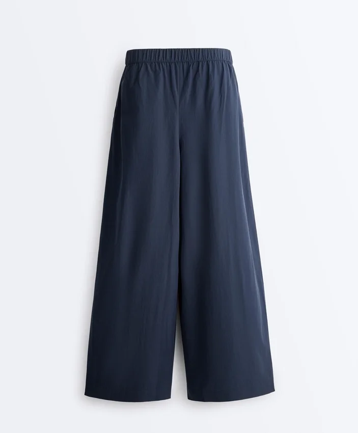 Weit geschnittene Hose aus 100 % Baumwollpopeline Weit geschnittene Hose aus 100 % Baumwollpopeline