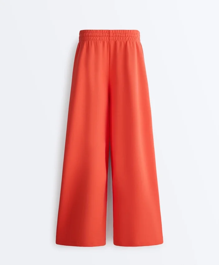 Weit geschnittene Piqué-Baumwoll-Hose mit Falten Weit geschnittene Piqué-Baumwoll-Hose mit Falten