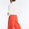 Weit geschnittene Piqué-Baumwoll-Hose mit Falten Weit geschnittene Piqué-Baumwoll-Hose mit Falten