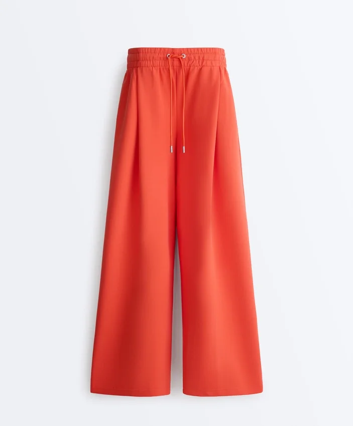 Weit geschnittene Piqué-Baumwoll-Hose mit Falten Weit geschnittene Piqué-Baumwoll-Hose mit Falten