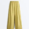 Weite Hose aus 100 % Leinen mit Seitenfalte Weite Hose aus 100 % Leinen mit Seitenfalte