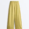 Weite Hose aus 100 % Leinen mit Seitenfalte Weite Hose aus 100 % Leinen mit Seitenfalte