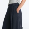 Weite Hose aus Baumwoll-Piqué mit Nadelstreifen Weite Hose aus Baumwoll-Piqué mit Nadelstreifen