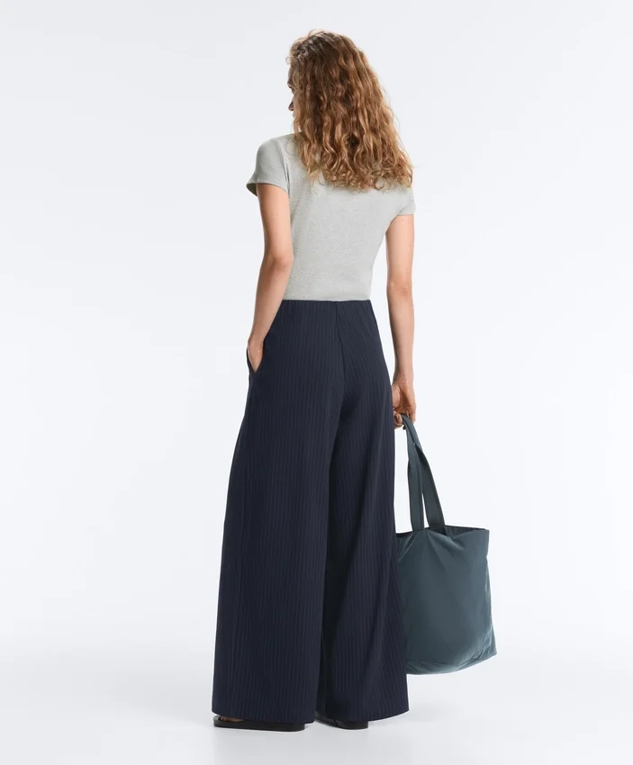 Weite Hose aus Baumwoll-Piqué mit Nadelstreifen Weite Hose aus Baumwoll-Piqué mit Nadelstreifen