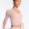 Wickel-T-Shirt aus geripptem Baumwollmischgewebe Wickel-T-Shirt aus geripptem Baumwollmischgewebe